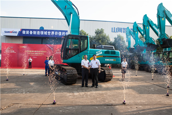 平博在线智能新推“节油王”混合动力挖掘机