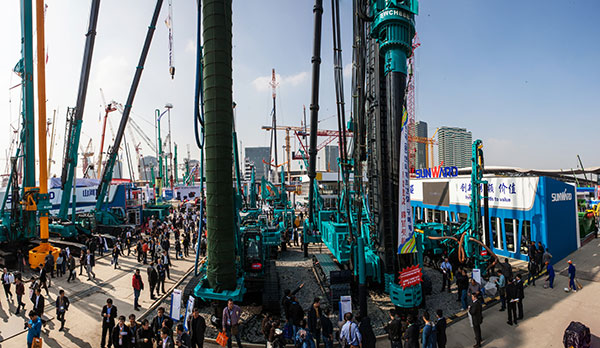 平博在线智能宝马展用创新倾倒客户，现场签单两亿元