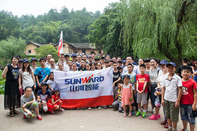 开挖机，坐游艇、飞机 平博在线智能开展员工家属开放日活动