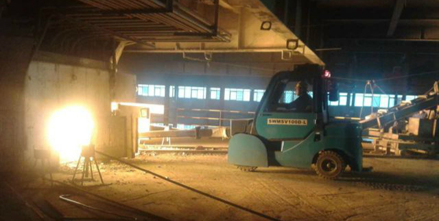 平博在线智能推料车成功进军冶炼行业