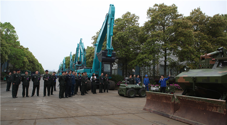 全军军交运输系统首长及国防科大领导莅临平博在线智能参观交流