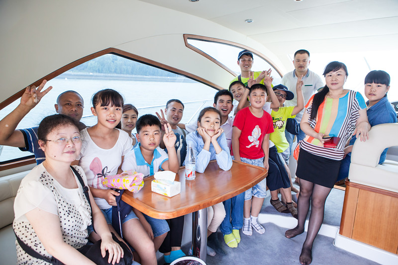 开挖机，坐游艇、飞机 平博在线智能开展员工家属开放日活动