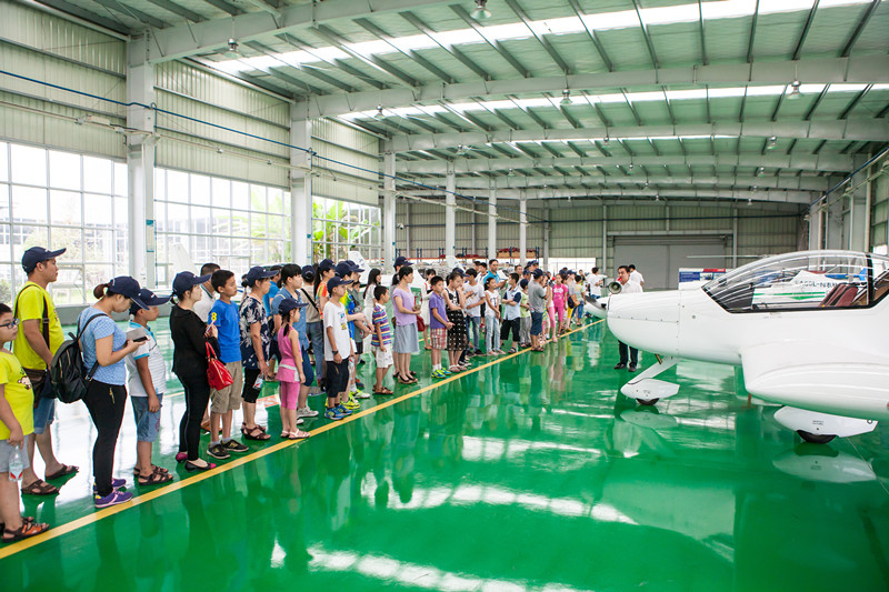 开挖机，坐游艇、飞机 平博在线智能开展员工家属开放日活动