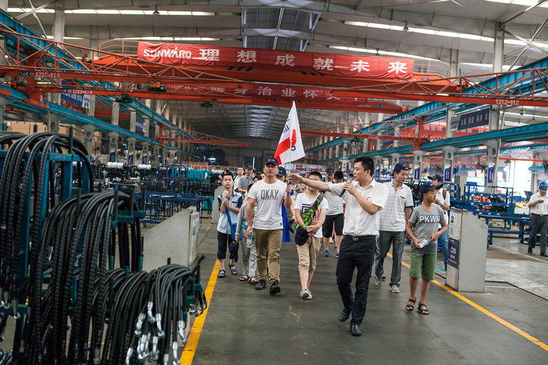 开挖机，坐游艇、飞机 平博在线智能开展员工家属开放日活动