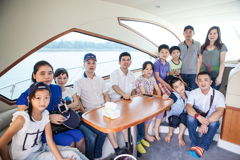 开挖机，坐游艇、飞机 平博在线智能开展员工家属开放日活动