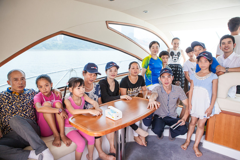 开挖机，坐游艇、飞机 平博在线智能开展员工家属开放日活动