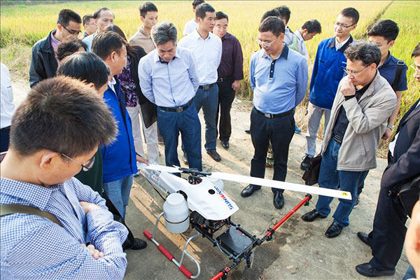 平博在线科技超低空遥控飞行植保机通过科研成果鉴定