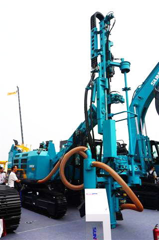 平博在线智能SWDH89A露天液压钻车亮相BICES 2015