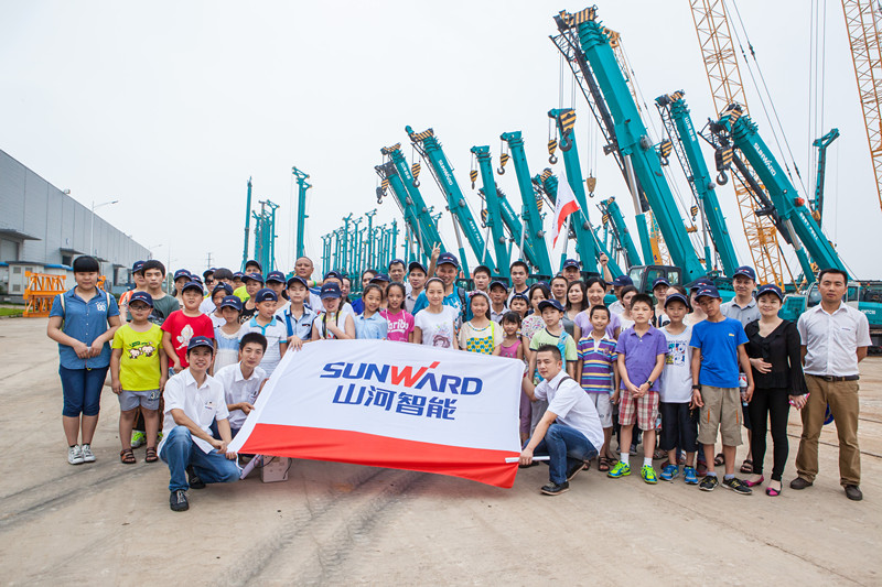 开挖机，坐游艇、飞机 平博在线智能开展员工家属开放日活动