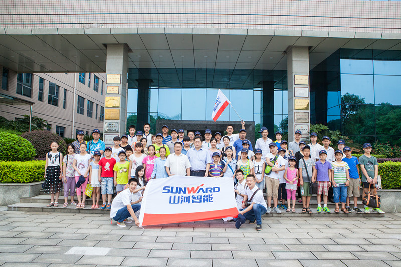 开挖机，坐游艇、飞机 平博在线智能开展员工家属开放日活动