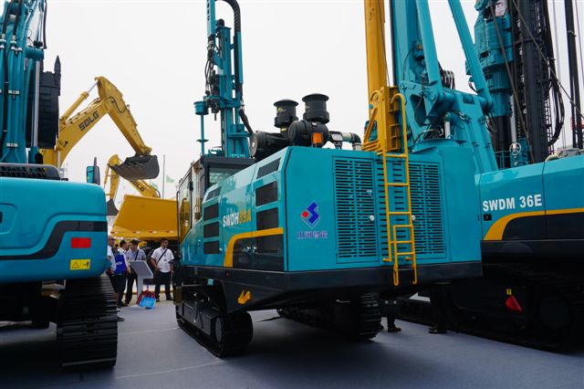平博在线智能SWDH89A露天液压钻车亮相BICES 2015