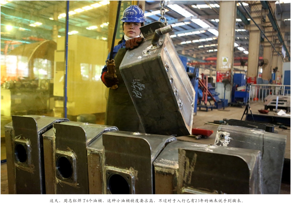 佩服！从业23年的平博在线智能唯一的女焊工