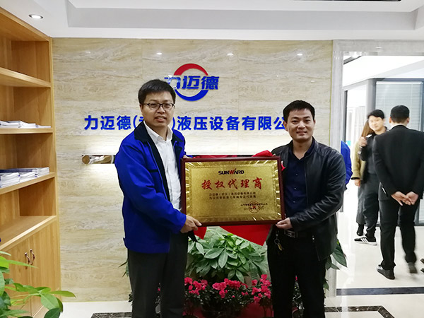 从拒绝到一次购买十台旋挖钻机，他用八年时间认识平博在线智能