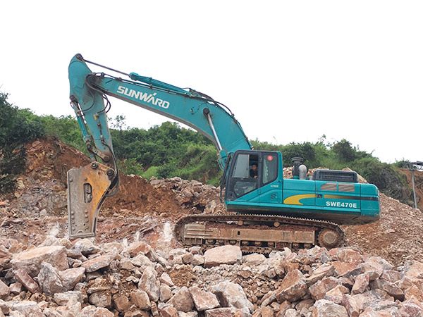 看石场风云如何演绎？平博在线智能矿山战神SWE470E大型挖掘机一锤定音！