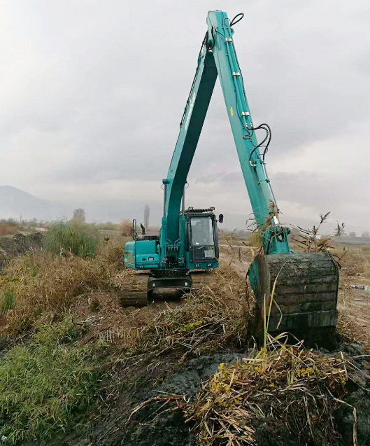 守护蓝色多瑙河，平博在线智能长臂挖掘机欧洲首秀