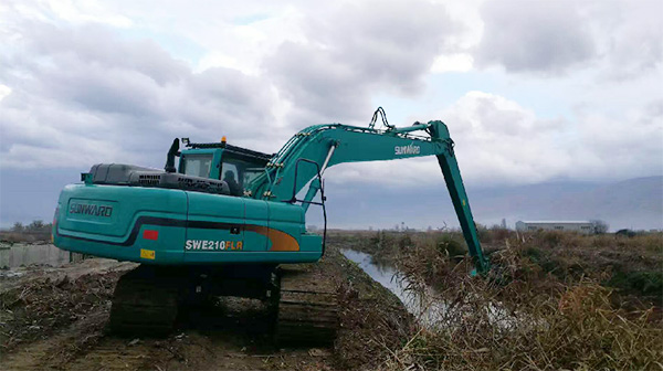 守护蓝色多瑙河，平博在线智能长臂挖掘机欧洲首秀