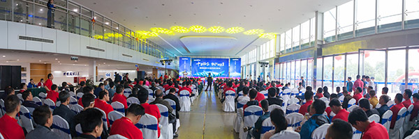 红四月,平博在线智能挖掘机促销会节节攀升