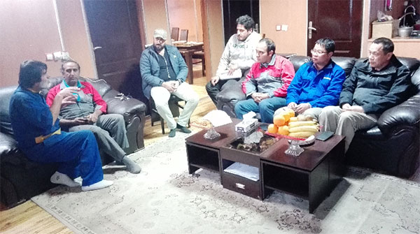 伊朗客户点赞平博在线智能全系列液压挖掘机