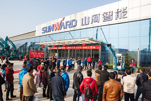 十年相随，成就彼此，来听听平博在线智能挖掘机客户的真实声音