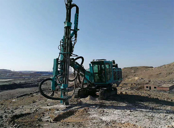 PK国际领先品牌，平博在线智能露天液压钻车再交完美答卷