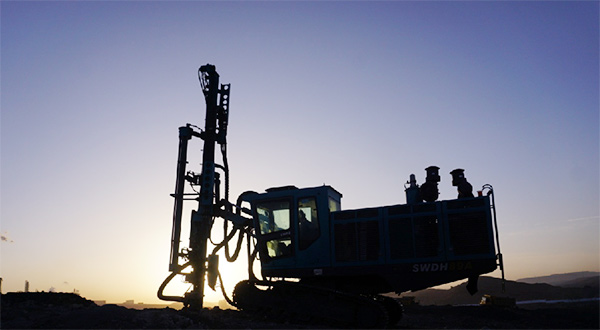 再战国际领先品牌，平博在线智能露天液压钻车一举成名