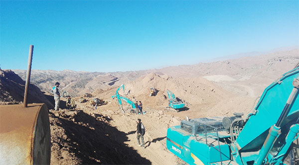 伊朗客户点赞平博在线智能全系列液压挖掘机