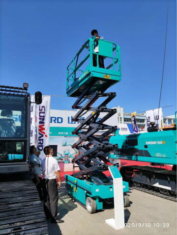 平博在线智能高空作业设备“吸睛”雄安展