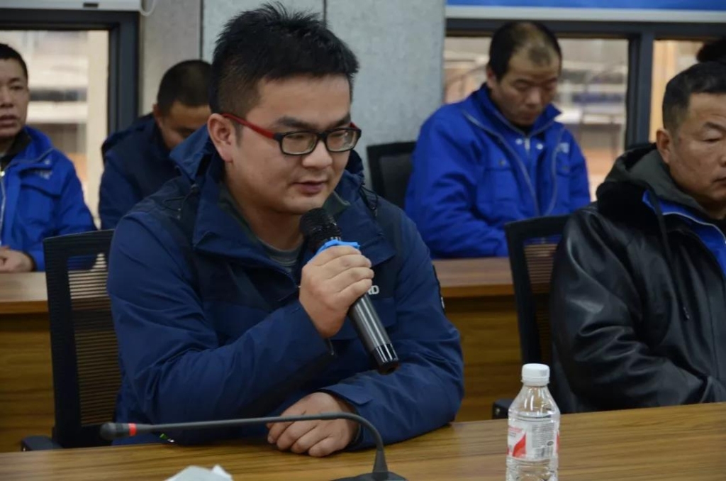 平博在线智能召开春节困难职工座谈会