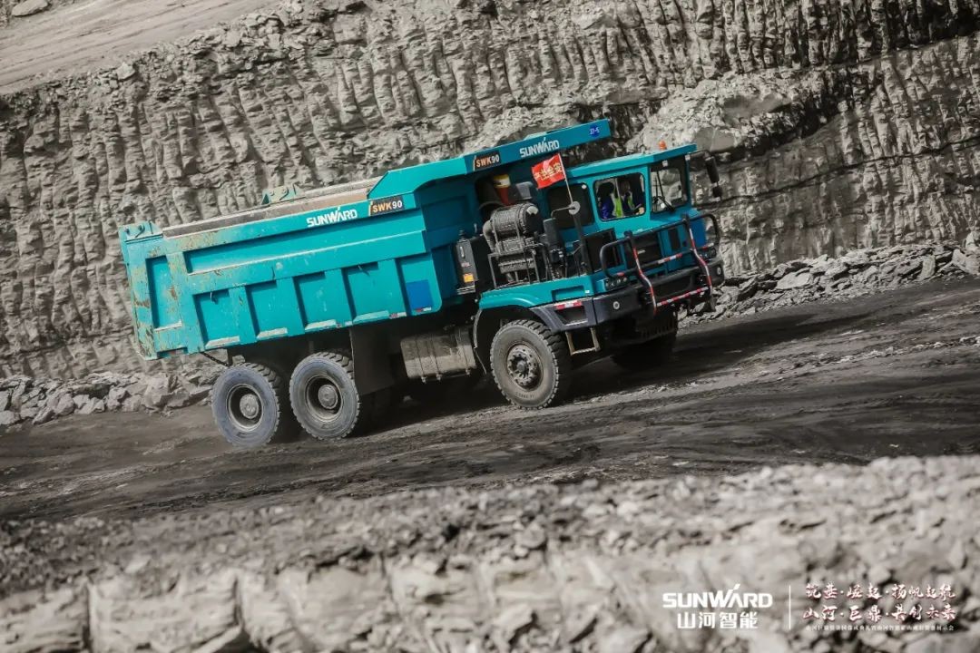 “矿”世高手，齐聚平博在线智能挖掘机操作手挑战赛