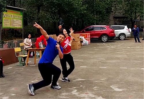 践行雷锋精神捐建“平博在线梦图书馆”