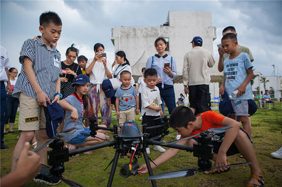 这个夏天，亲子玩转平博在线智能“三栖”装备