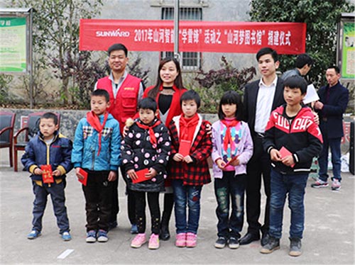 践行雷锋精神捐建“平博在线梦图书馆”