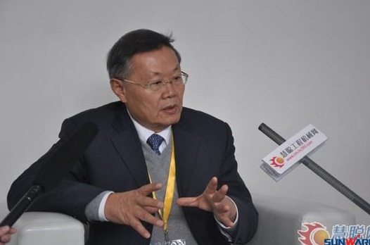 8.jpg 【宝马访谈】平博在线智能董事长何清华教授