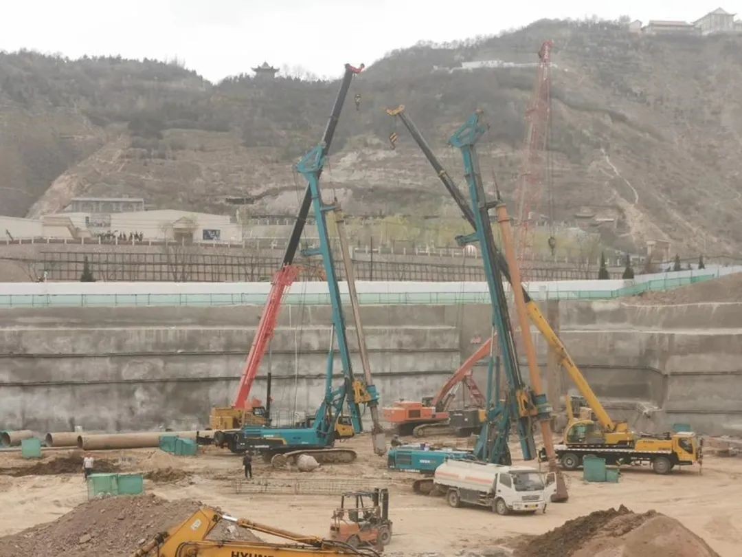 金戈铁马工程路 风雨无阻选平博在线