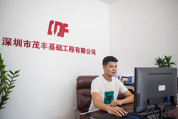 我叫阿忠，忠于事业，也忠于平博在线智能旋挖钻机