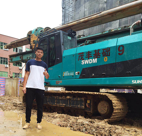 我叫阿忠，忠于事业，也忠于平博在线智能旋挖钻机