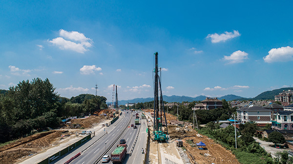 平博在线智能挖掘机，一台顶几台！