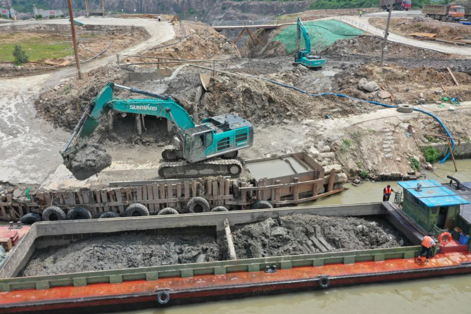 初心源地，平博在线智能挖掘机实力大显 | 百年风华筑锦绣平博在线（1）