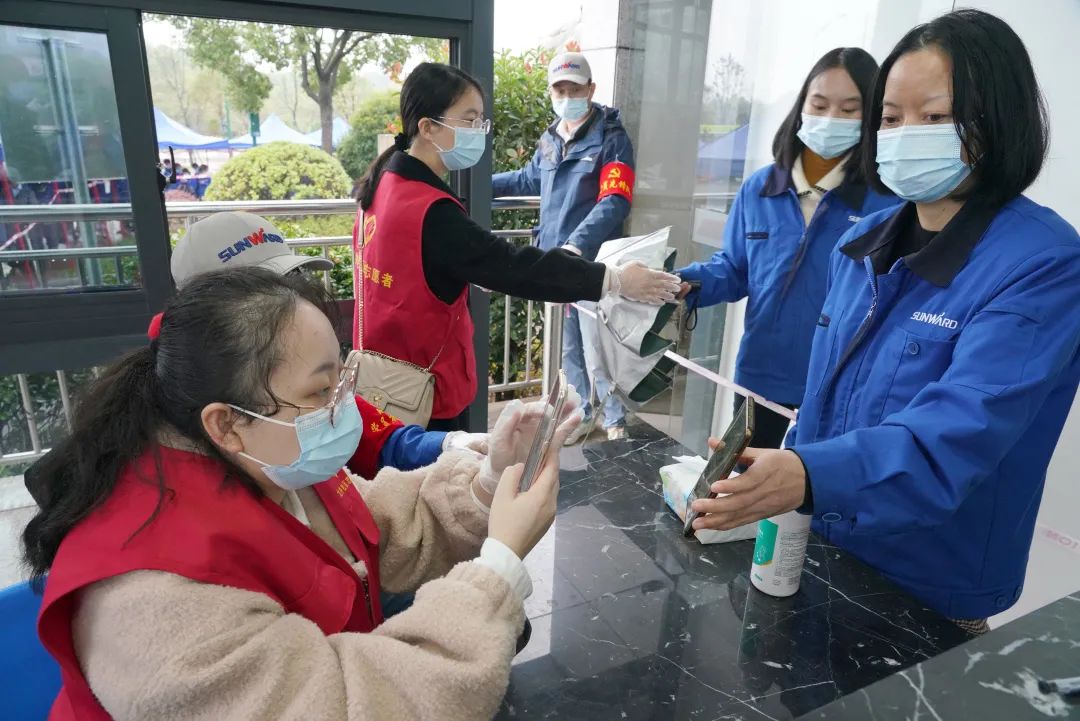 采样完成率近100%！平博在线智能第一时间开展全员核酸检测，保障安全生产