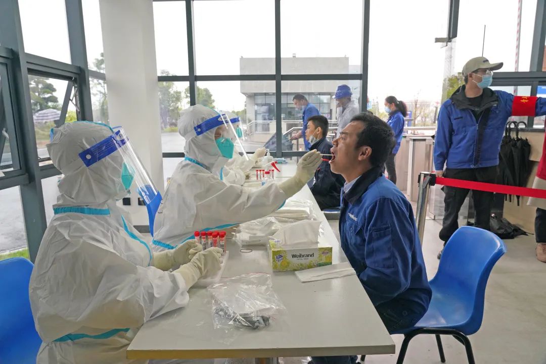 采样完成率近100%！平博在线智能第一时间开展全员核酸检测，保障安全生产