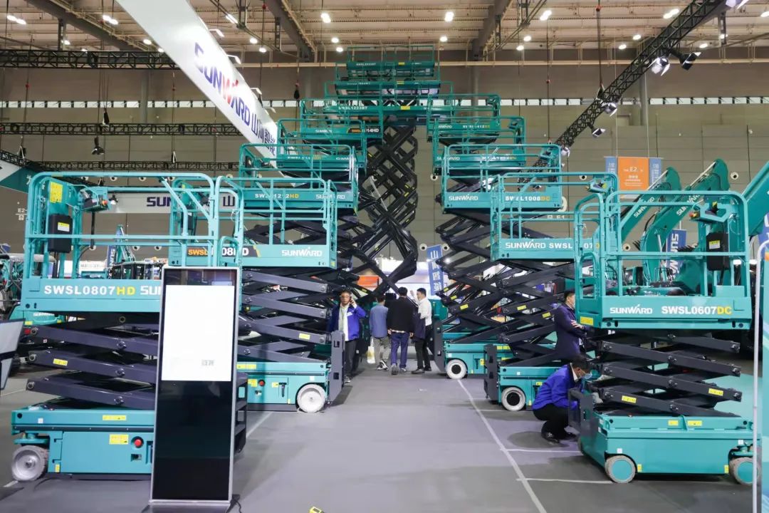 “平博在线绿”牵手“华为中国红”！平博在线智能高机设备集群助力华为团泊洼项目