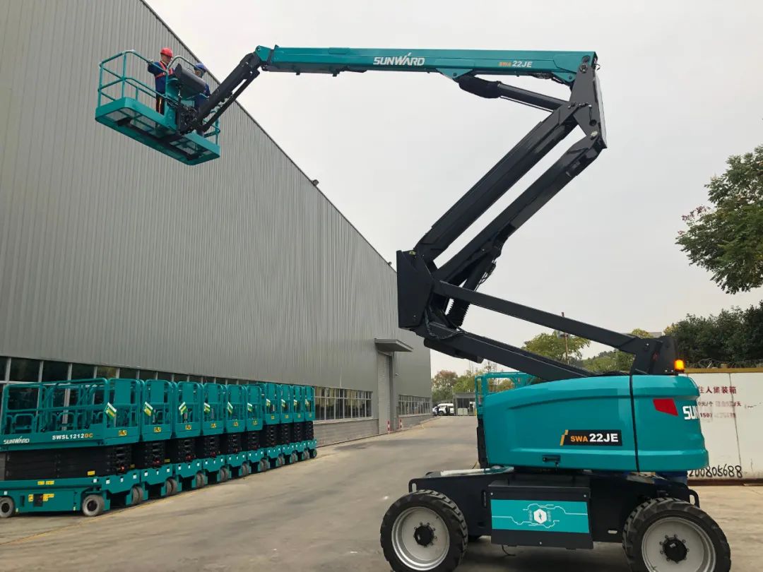 同级别作业高度最高！平博在线智能首款自主研发电动臂式高空作业平台下线