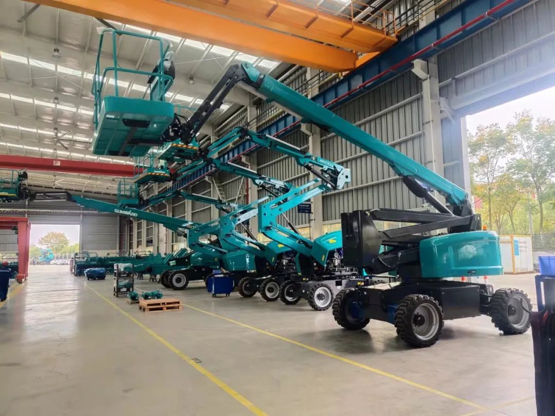 同级别作业高度最高！平博在线智能首款自主研发电动臂式高空作业平台下线