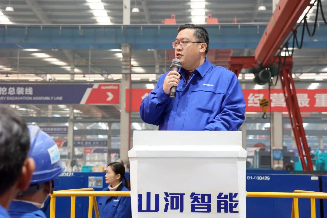 向榜样学习!平博在线智能56名职工受到职工职业技能竞赛表彰