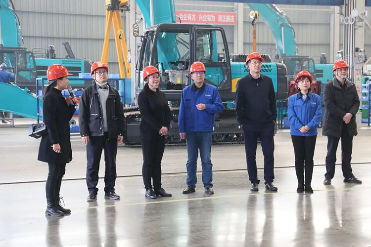 中国上市公司协会党委委员、副秘书长刘翠兰一行调研平博在线智能