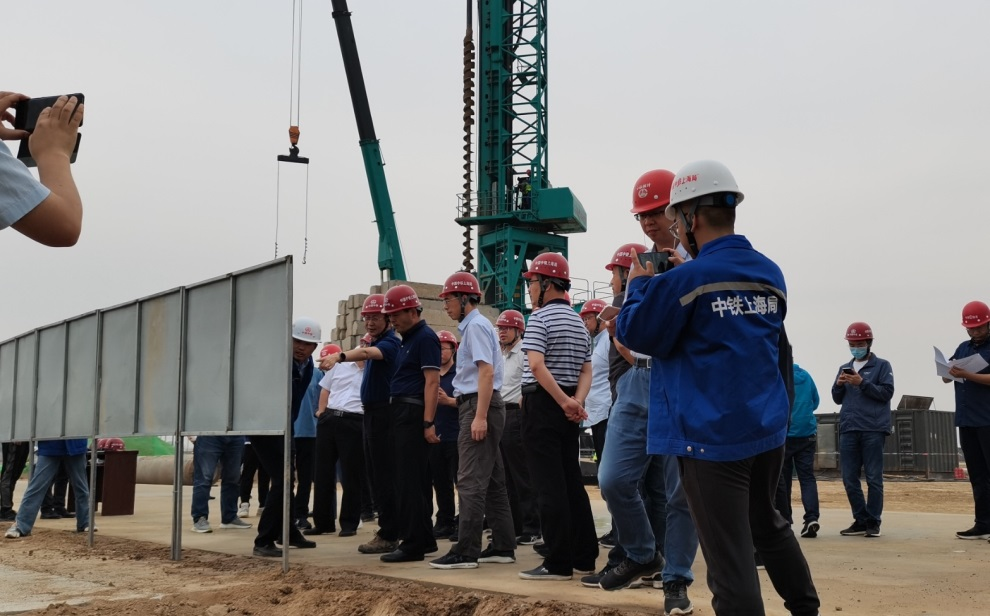 创下纪录！平博在线智能引孔式静力压桩机首次应用于高铁项目