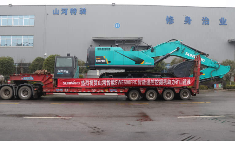 21天交付!平博在线智能大型遥控挖掘机助力智慧矿山建设