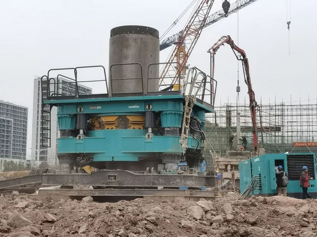 利器出击!平博在线智能SWRC260全回转全套管钻机成功完成首钻