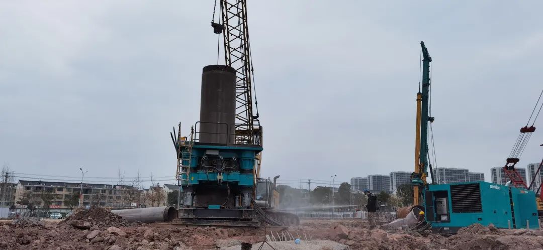 利器出击!平博在线智能SWRC260全回转全套管钻机成功完成首钻