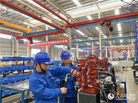 人民网头版头条:凭借先导式创新,平博在线智能让“中国制造”成为高质量的代名词